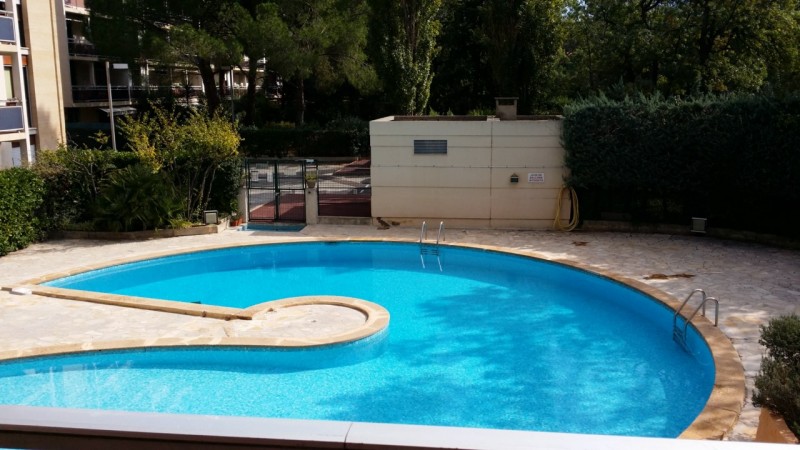 LOCATION T3 AVEC PISCINE A TOULON LES AMENIERS