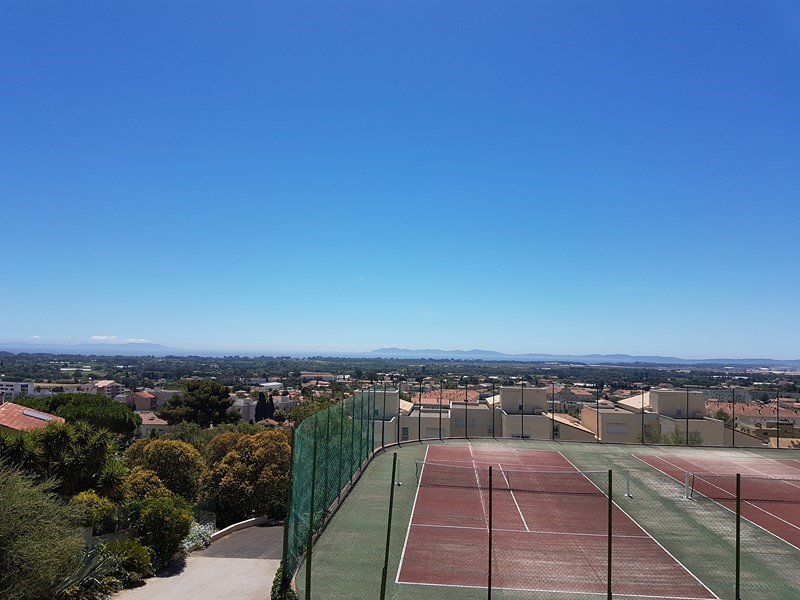 HYERES A LOUER T3 VUE MER - PISCINE