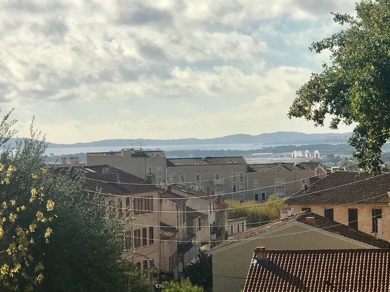 VENTE T2 HYERES AVEC VUE TERRASSE