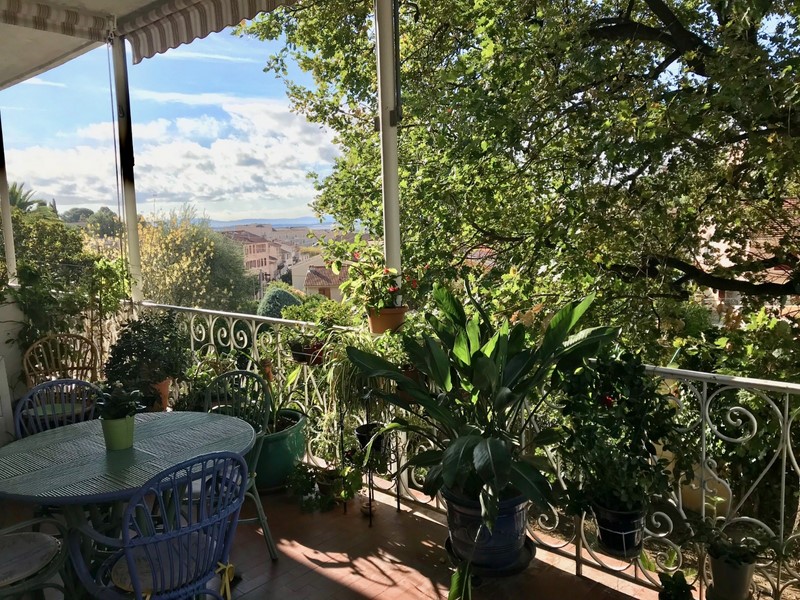 VENTE T2 HYERES AVEC VUE TERRASSE