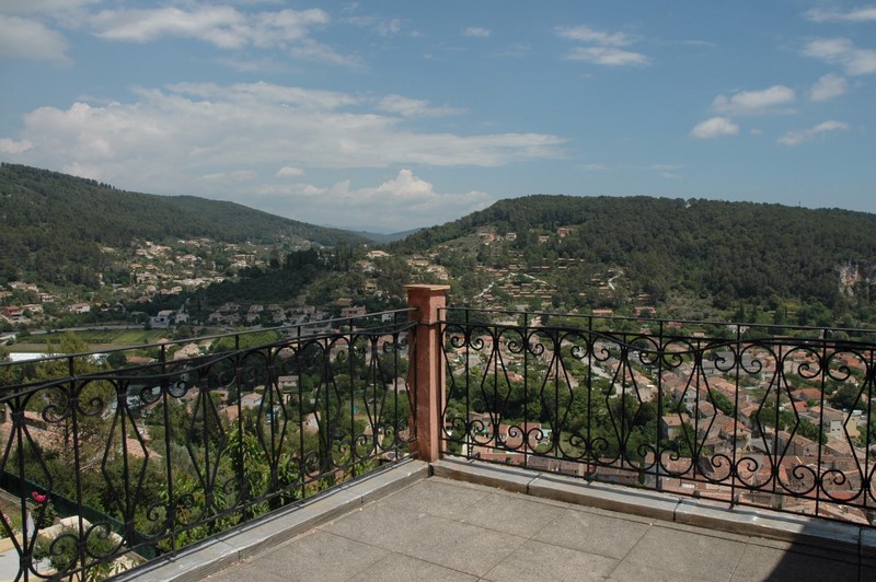 vente villa sollies-toucas calme vue et piscine