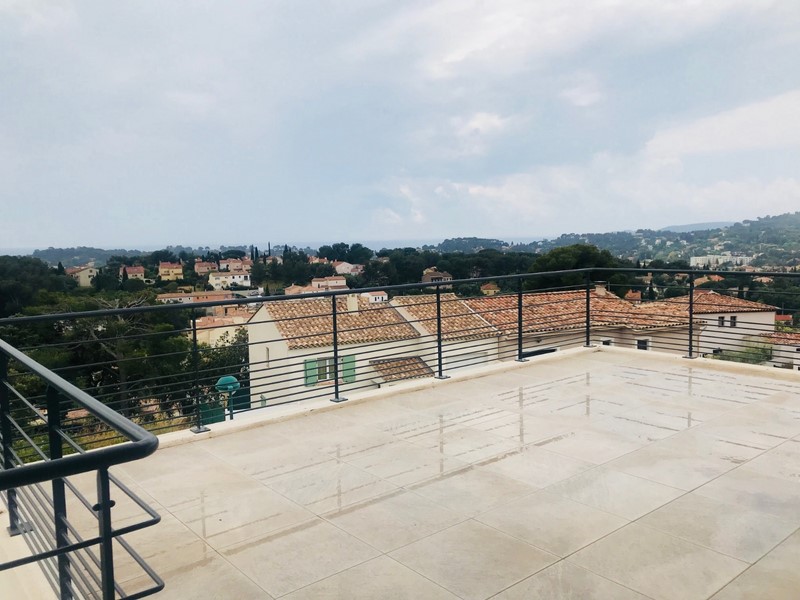 VENTE VILLA LA GARDE VUE MER PISCINE